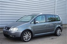 Volkswagen Touran - 2.0 FSI Highline Clima|Cruis|LED Antraciet-Grijs