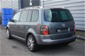 Volkswagen Touran - 2.0 FSI Highline Clima|Cruis|LED Antraciet-Grijs - 1 - Thumbnail