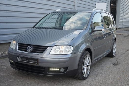 Volkswagen Touran - 2.0 FSI Highline Clima|Cruis|LED Antraciet-Grijs - 1