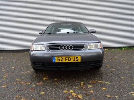 Audi A3 - 1.6 Ambiente / Airco /Cruise control / elek ramen / - 1