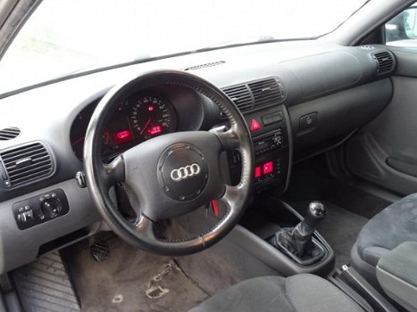 Audi A3 - 1.6 Ambiente / Airco /Cruise control / elek ramen / - 1