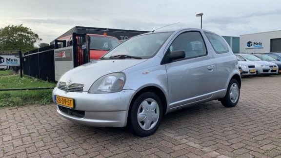 Toyota Yaris - 1.3-16V VVT-i Sol ( LAGE KM / NAP / NW APK / AUTOMAAT ) - 1