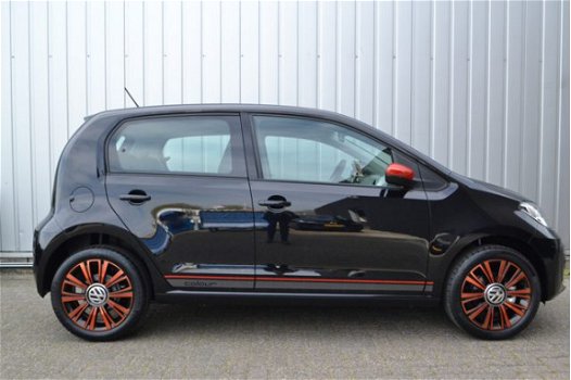 Volkswagen Up! - 1.0/60pk high up · Beats Audio · Lichtmetalen velgen · Stuur multifunctioneel - 1