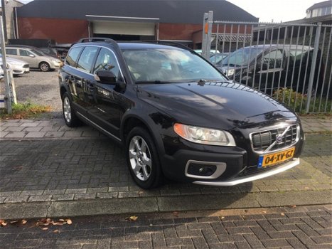 Volvo XC70 - 2.4 D5 Summum / automaat / xenon / parkeersensoren - 1