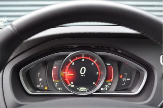 Volvo V40 Cross Country - 2.0 D3 Momentum | Clima | Stoelverwarming | Navigatie | - 1