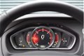 Volvo V40 Cross Country - 2.0 D3 Momentum | Clima | Stoelverwarming | Navigatie | - 1 - Thumbnail