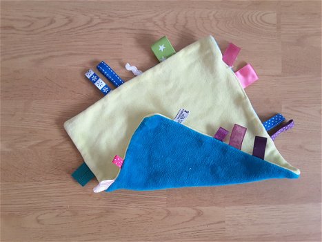 * 879 Sassefras labeldoekje knuffeldoek Blauw Geel - 1