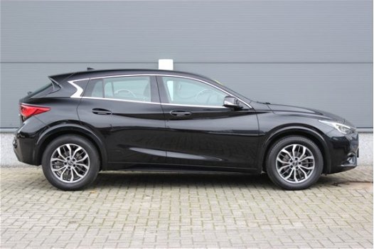 Infiniti Q30 - 1.5d Business Automaat | Navigatie | Cruise & Climate Control | Stoelverwarming | DAB - 1