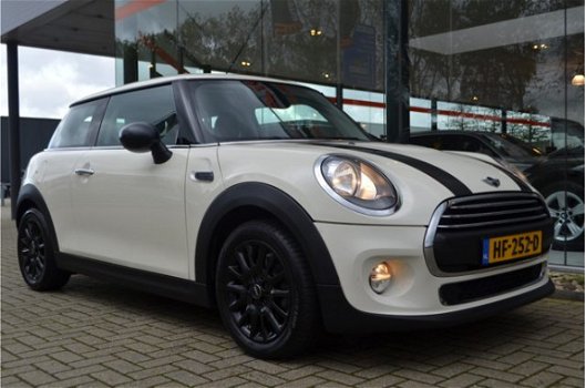 Mini Mini Cooper - F56 1.2 102pk Wired, NL Auto, 1e Eig, Wit, Navi Kleur, Airco, Cruise, Chroom, Uit - 1