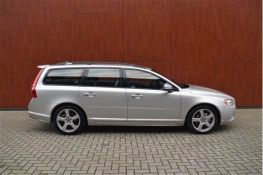 Volvo V70 - 2.5 FT R-Design-231PK-18 inch-Sportleer-Trekhaak - 1