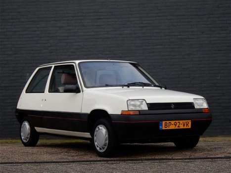 Renault 5 - 5 1.1 TL EERSTE EIGENAAR APK t/m 19-03-2020 GRIJS KENTEKEN - 1