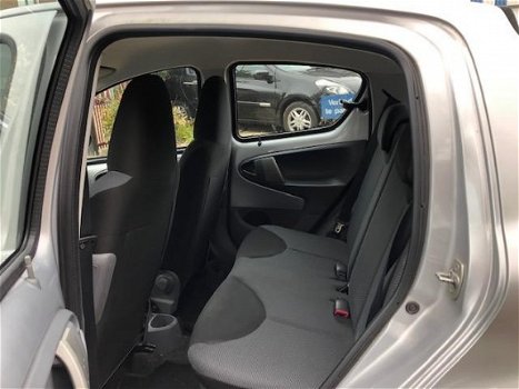 Toyota Aygo - 1.0-12V Airco 5-deurs Rijdt keurig NAP Dealer onderhouden - 1