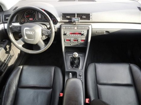 Audi A4 - 1.8 T PRO LINE leder navi 4x el ramen airco/ecc trekhaak - 1