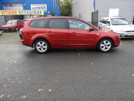 Ford Focus Wagon - 1.6-16V Futura - 1