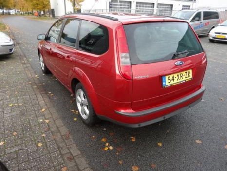 Ford Focus Wagon - 1.6-16V Futura - 1