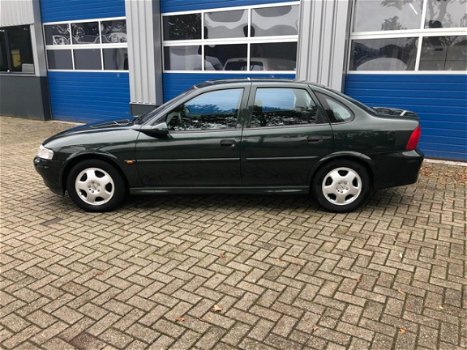 Opel Vectra - 1.6-16V Business Edition - 1