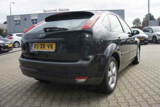 Ford Focus - 1.6-16V Futura - 1