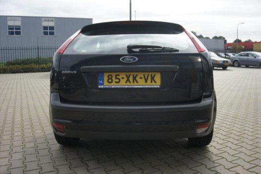 Ford Focus - 1.6-16V Futura - 1