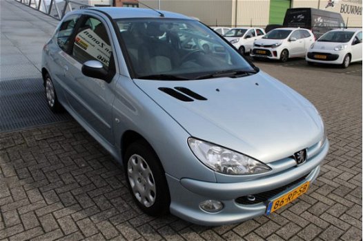 Peugeot 206 - 1.4 Air-line Airco/Elektrische ramen/Centrale deurvergrendeling afstands bed - 1