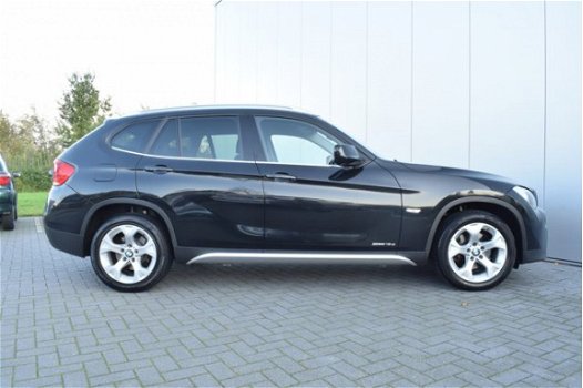 BMW X1 - 1.8d sDrive Executive Automaat Navi/Camera Ecc Cruise Pdc Priv/glass Trekhaak - 1