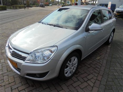 Opel Astra - 1.6 16V 5D Cosmo / Leder / Navi / PDC - 1