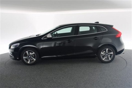 Volvo V40 - D2 R-Design Bns 120pk Navigatie Full Map Leer Alcantara - 1