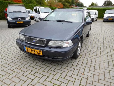 Volvo V70 - 2.4 Comfort 7 persoons - 1