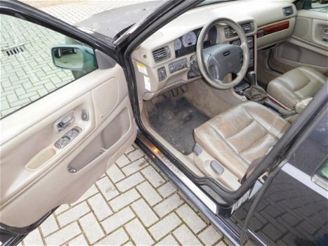 Volvo V70 - 2.4 Comfort 7 persoons - 1