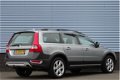 Volvo XC70 - 2.4 D5 AWD Summum Geartronic Leer, Navigatie, Cruise, Trekhaak, PDC - 1 - Thumbnail