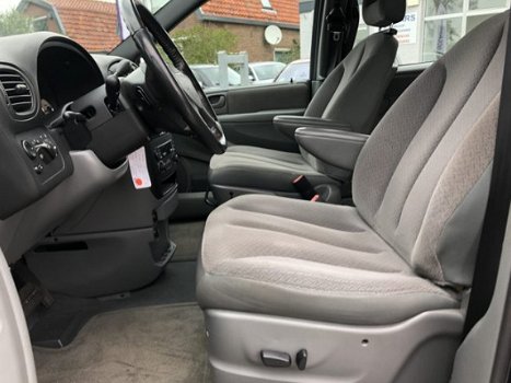 Chrysler Voyager - 2.8 CRD AUT. SE LUXE CLIMA PDC NAVI - 1