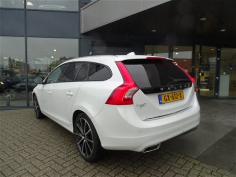 Volvo V60 - D5 Twin Engine Special Edition Hybrid Technology Line - 1