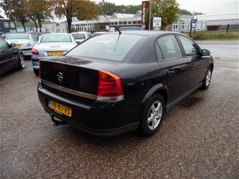 Opel Vectra - 1.8-16V Essentia Airco, Cruise Control, Nw.APK, Trekhaak, LM-Velgen - 1