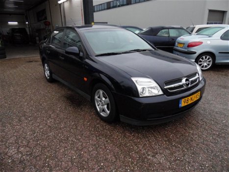 Opel Vectra - 1.8-16V Essentia Airco, Cruise Control, Nw.APK, Trekhaak, LM-Velgen - 1