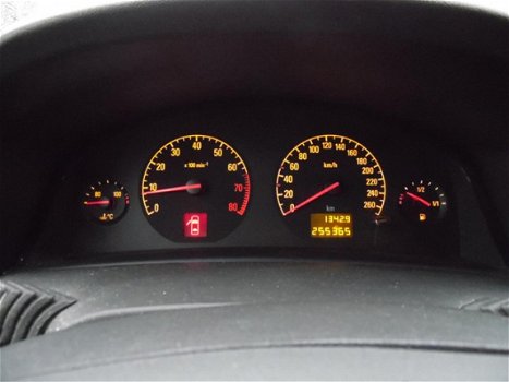 Opel Vectra - 1.8-16V Essentia Airco, Cruise Control, Nw.APK, Trekhaak, LM-Velgen - 1