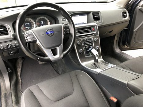Volvo V60 - 1.6 D2 Momentum Automaat /Navigatie/BTW Auto - 1
