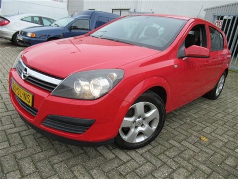 Opel Astra - 1.6 Essentia - 1