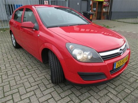 Opel Astra - 1.6 Essentia - 1