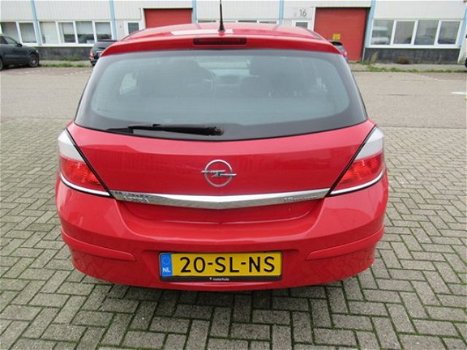 Opel Astra - 1.6 Essentia - 1