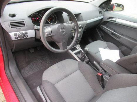 Opel Astra - 1.6 Essentia - 1