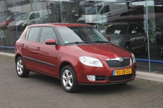 Skoda Fabia - 1.6-16V Sport Automaat | Navi | Trekhaak | NAP - 1