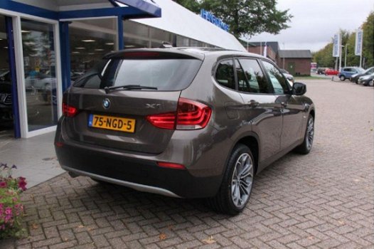 BMW X1 - 2.0d sDrive Executive, leer, LM, NAV, 1e eigenaar - 1