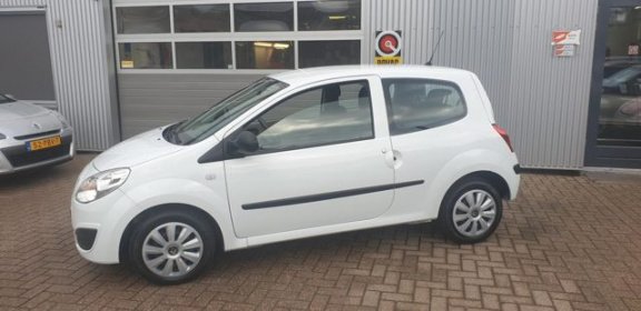 Renault Twingo - 1.2 Authentique , Beurt en 4 nieuwe banden - 1