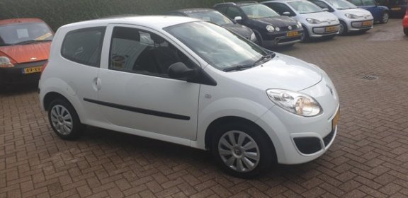 Renault Twingo - 1.2 Authentique , Beurt en 4 nieuwe banden - 1