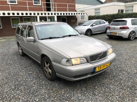 Volvo V70 - V70; 2.5 AUT - 1