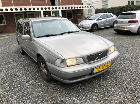 Volvo V70 - V70; 2.5 AUT - 1