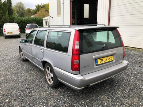 Volvo V70 - V70; 2.5 AUT - 1