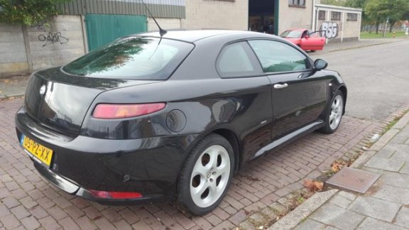 Alfa Romeo GT - 1.9 JTD Distinctive - 1