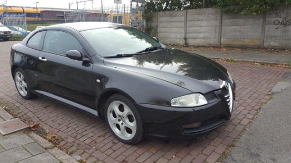 Alfa Romeo GT - 1.9 JTD Distinctive - 1