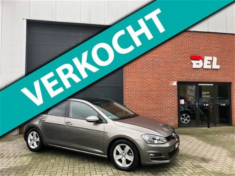 Volkswagen Golf - 1.6 TDI Highline Panoramadak, Stoelverwarming, Trekhaak, Lage KM, LM velgen - 1