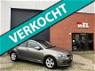 Volkswagen Golf - 1.6 TDI Highline Panoramadak, Stoelverwarming, Trekhaak, Lage KM, LM velgen - 1 - Thumbnail